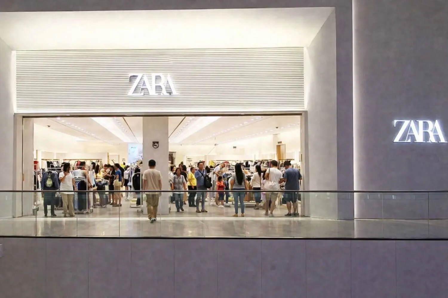 Botines planos de Zara y Mango desde 39,99 euros ganan popularidad