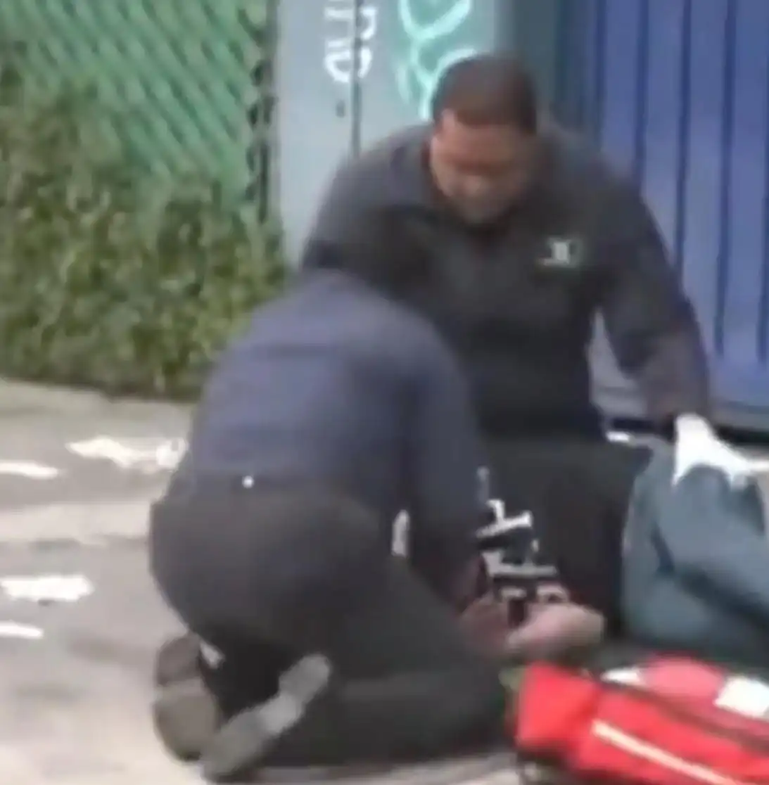 Hombre se lanza de azotea en transmisión en vivo tras arrojar a un perro en CDMX