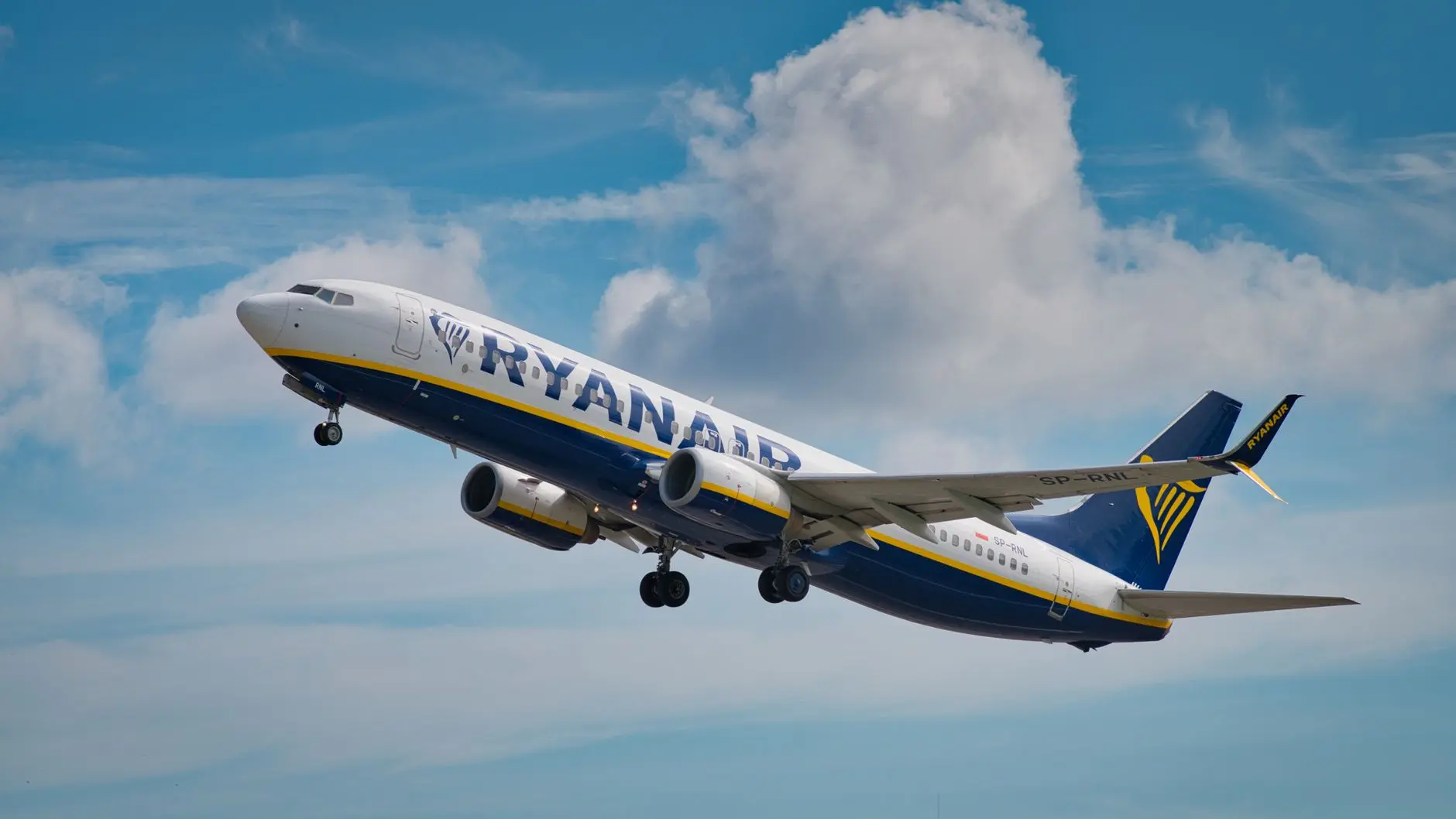 Error en web de Ryanair ofrece vuelos a Londres y París por 15 euros