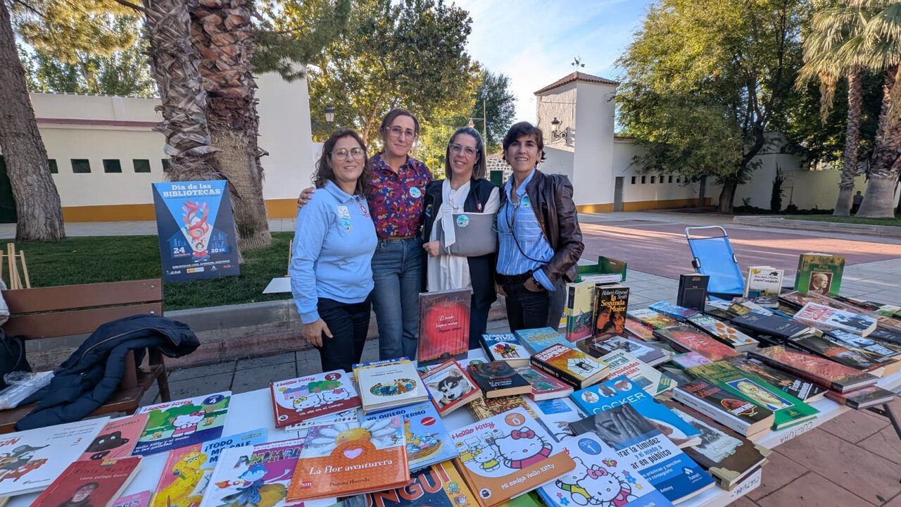 Biblioteca lleva libros al Parque Blas Fernández para fomentar la lectura