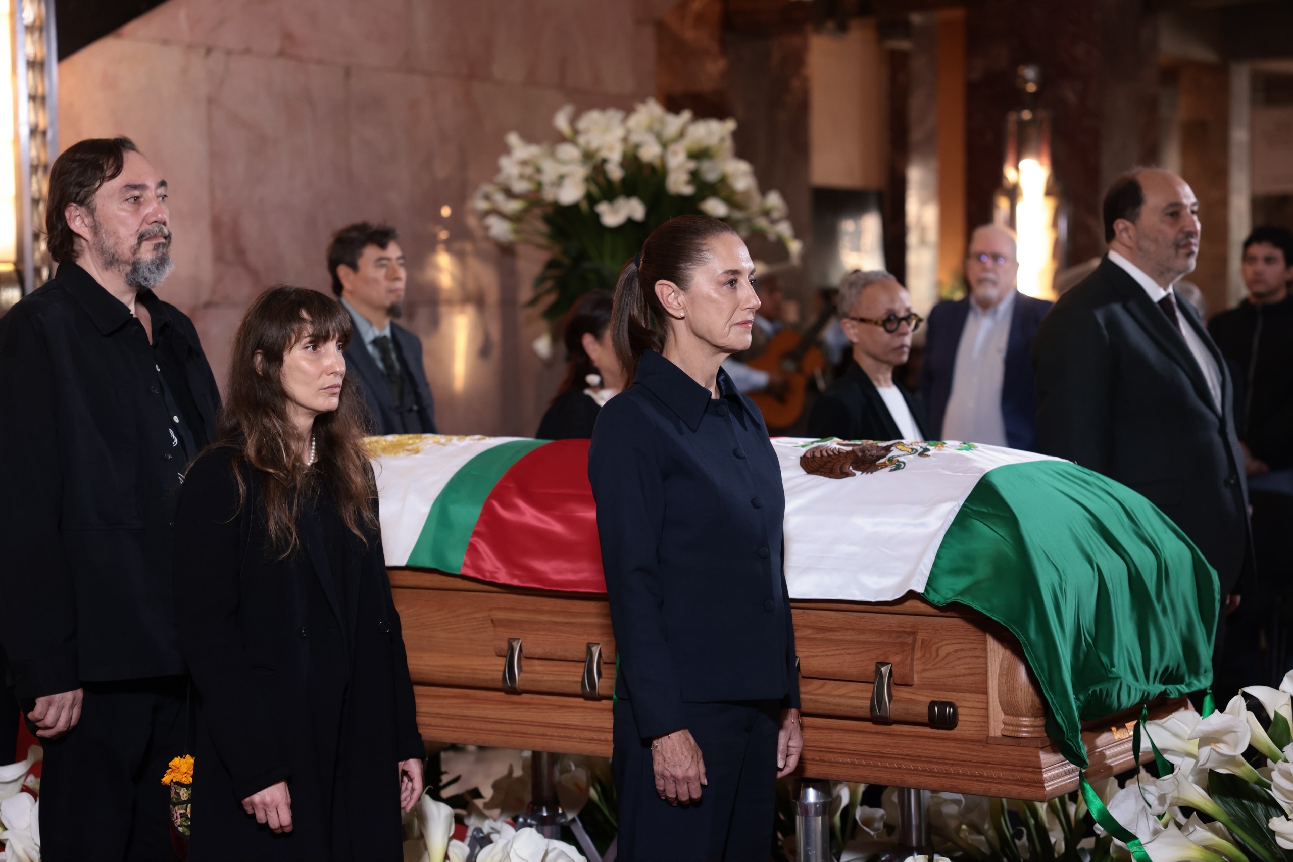 Sheinbaum propone trasladar restos de Cuauhtémoc Cárdenas a la Rotonda