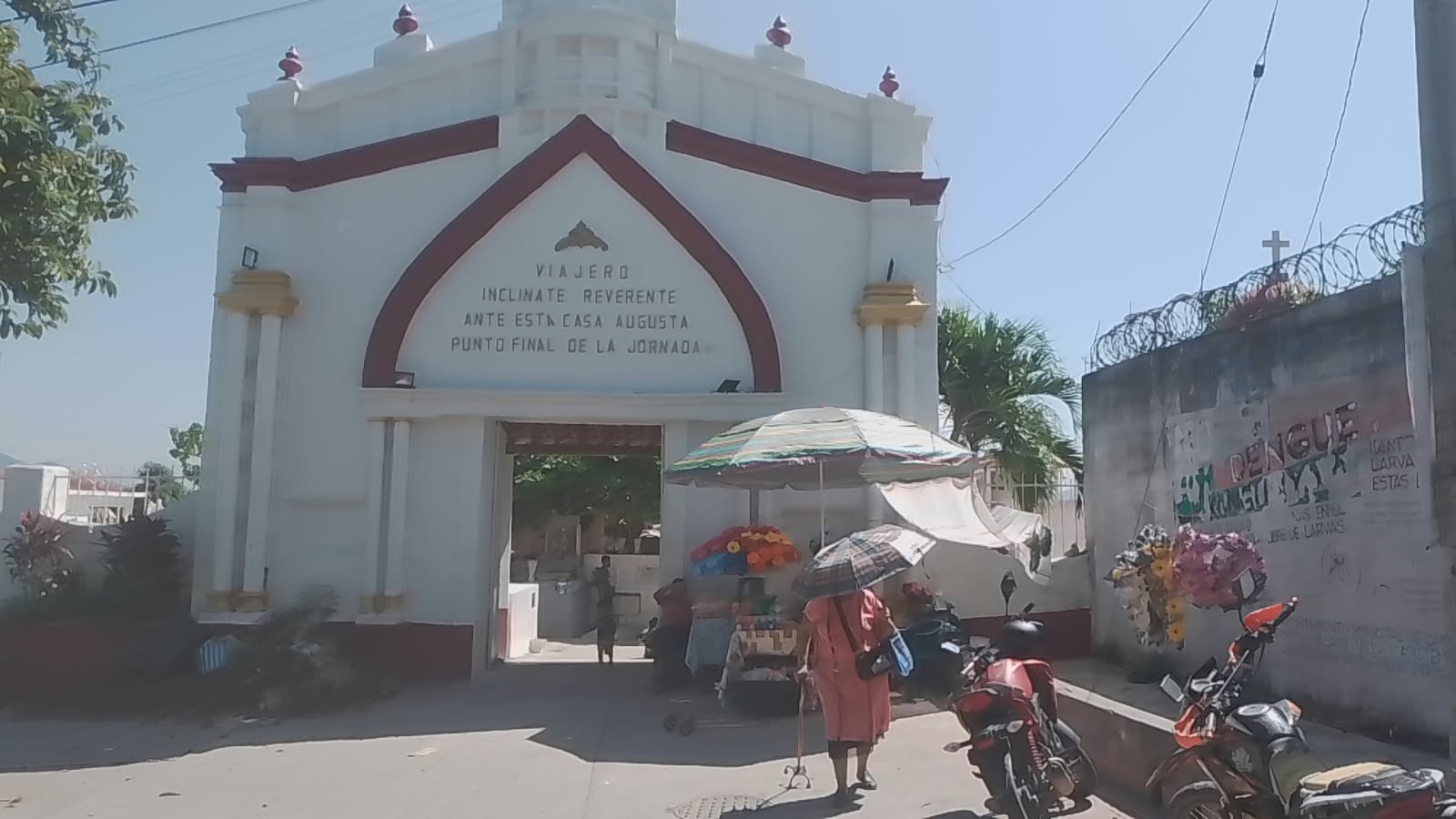 Comerciantes esperan buenas ventas en panteón de Ometepec